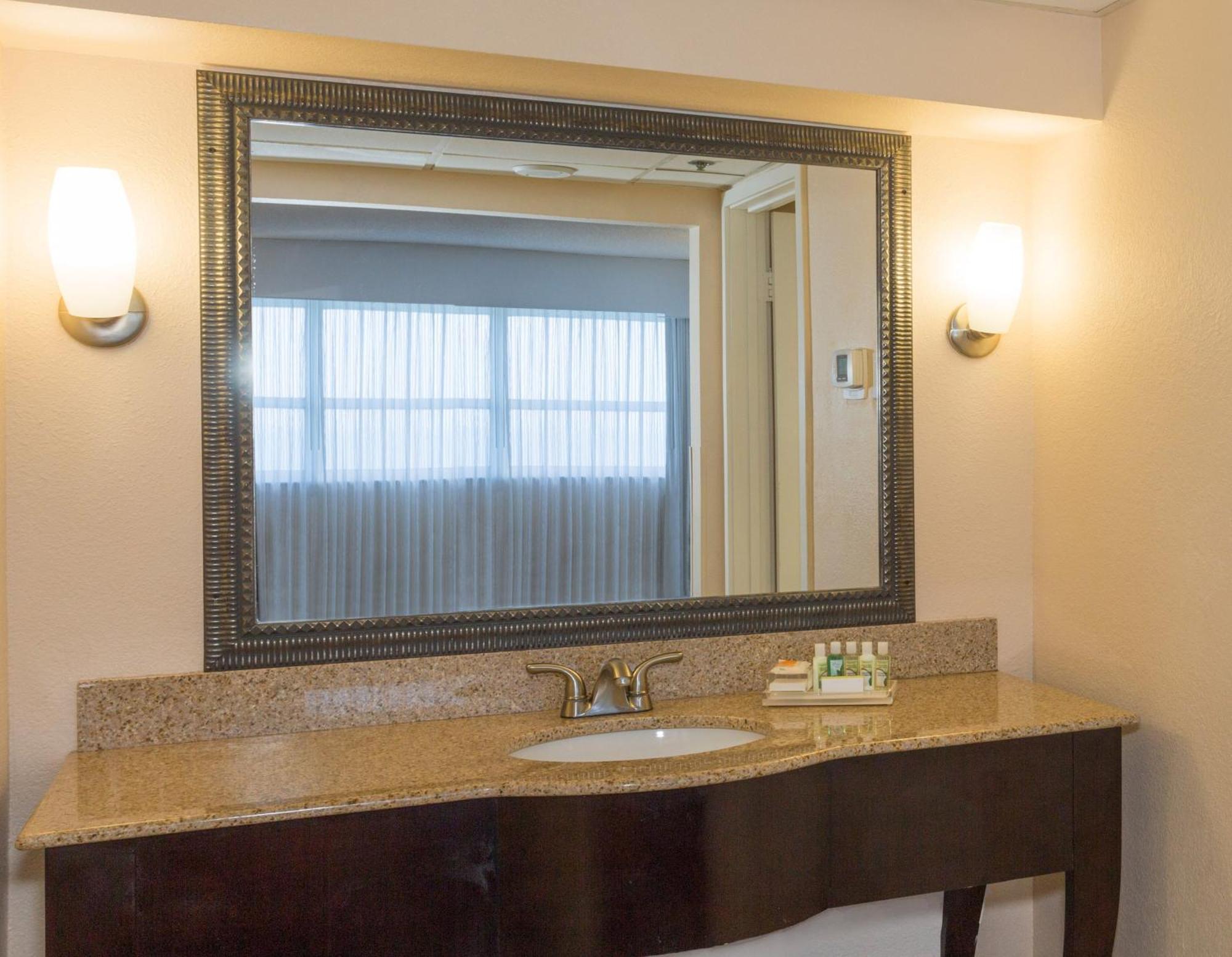 Quarto Duplo com 2 Camas de Casal e Vista do Oceano - Não Fumadores