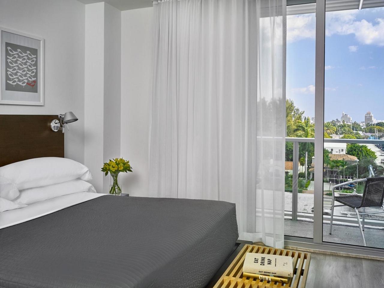 Skyline 1 Bedroom Suite - with Kitchenette and Balcony,644777073:JPEG