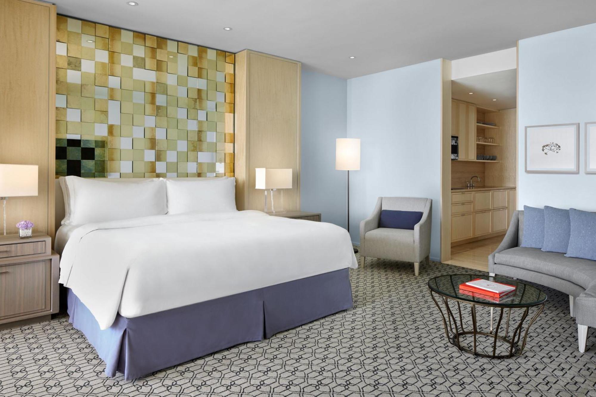 Astor Luxe Guest Room 1 King Oceanfront,1350911893:JPEG