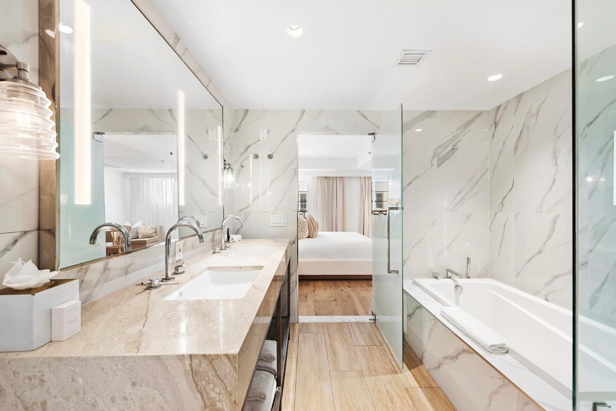 Deluxe Superior Bathtub,1617458138:JPEG