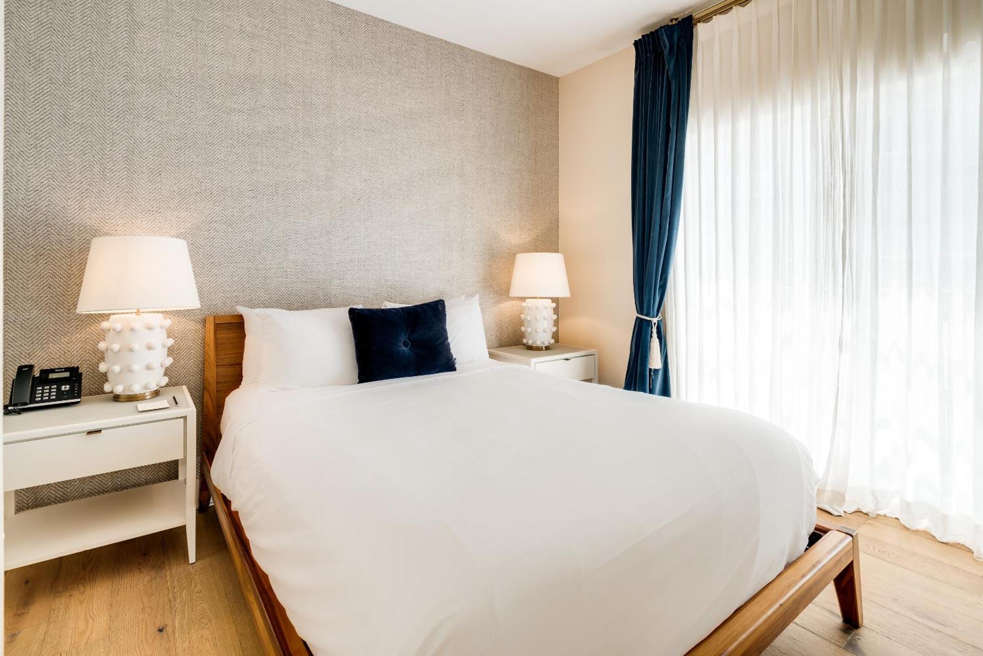 One Bedroom Suite Queen,1602329237:JPEG