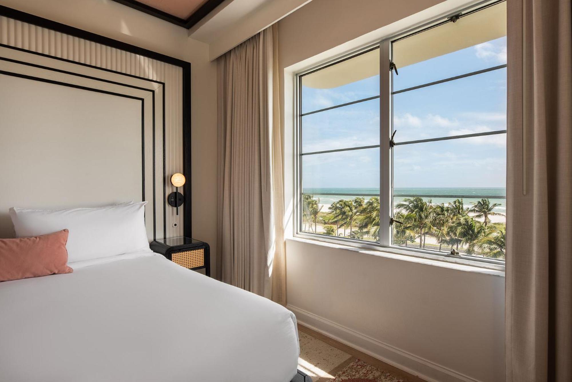 Deluxe King Room ocean view