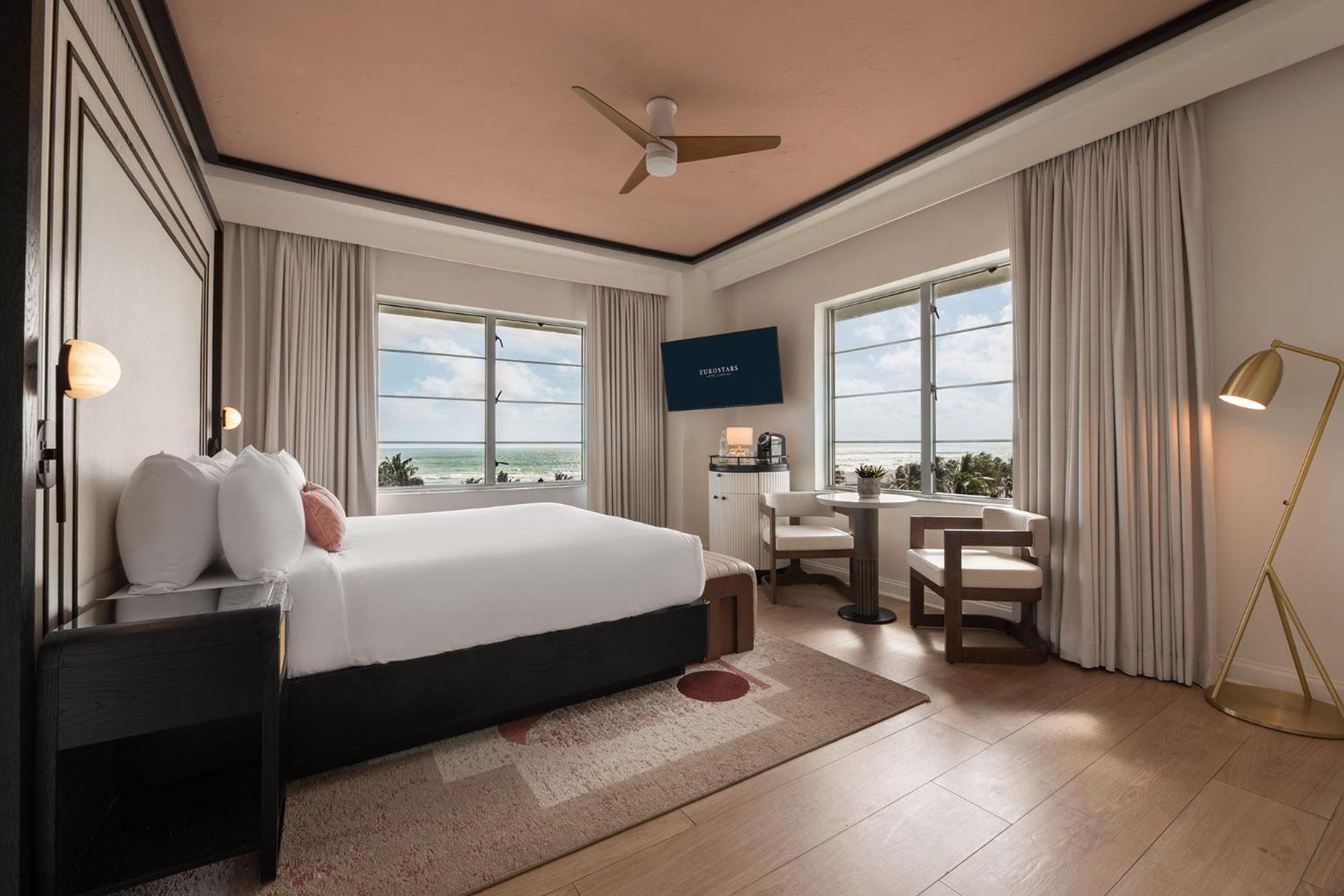 Deluxe King Room corner ocean view