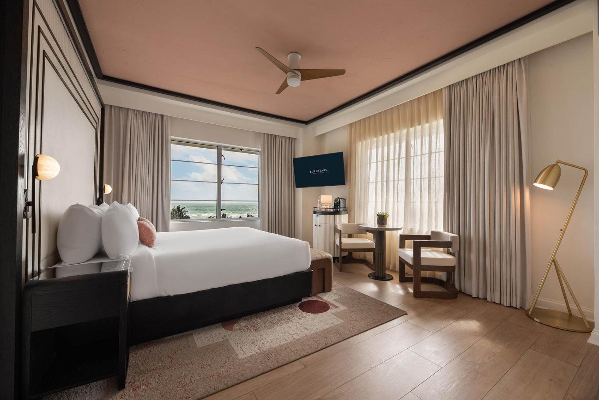 Deluxe King Room corner ocean view