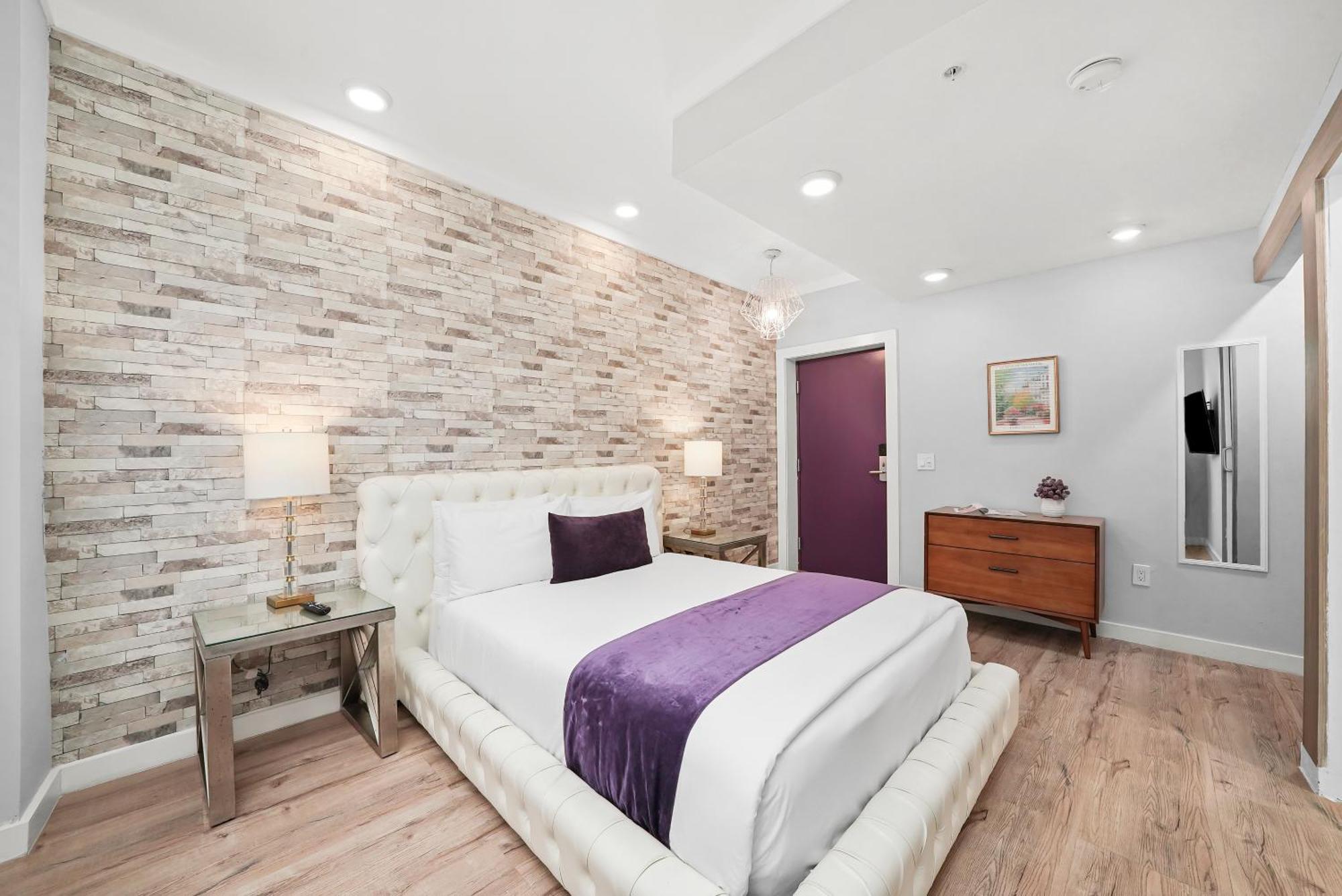 Accessible Standard Queen Room,1686424830:JPEG